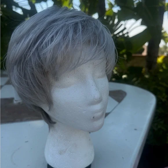 Henry Margu Women's Wig Silver Grey with longer nape - Picture 3 of 11